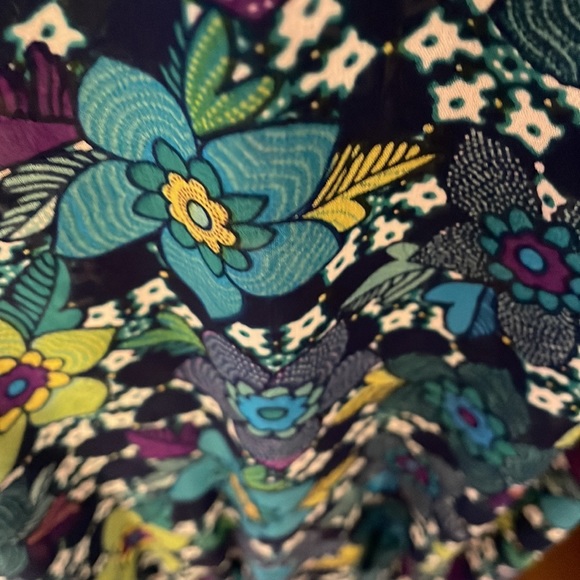 NWOT XXI brand beautiful short sleeve sheer blouse. Light & flowy. Size S. - Picture 4 of 4